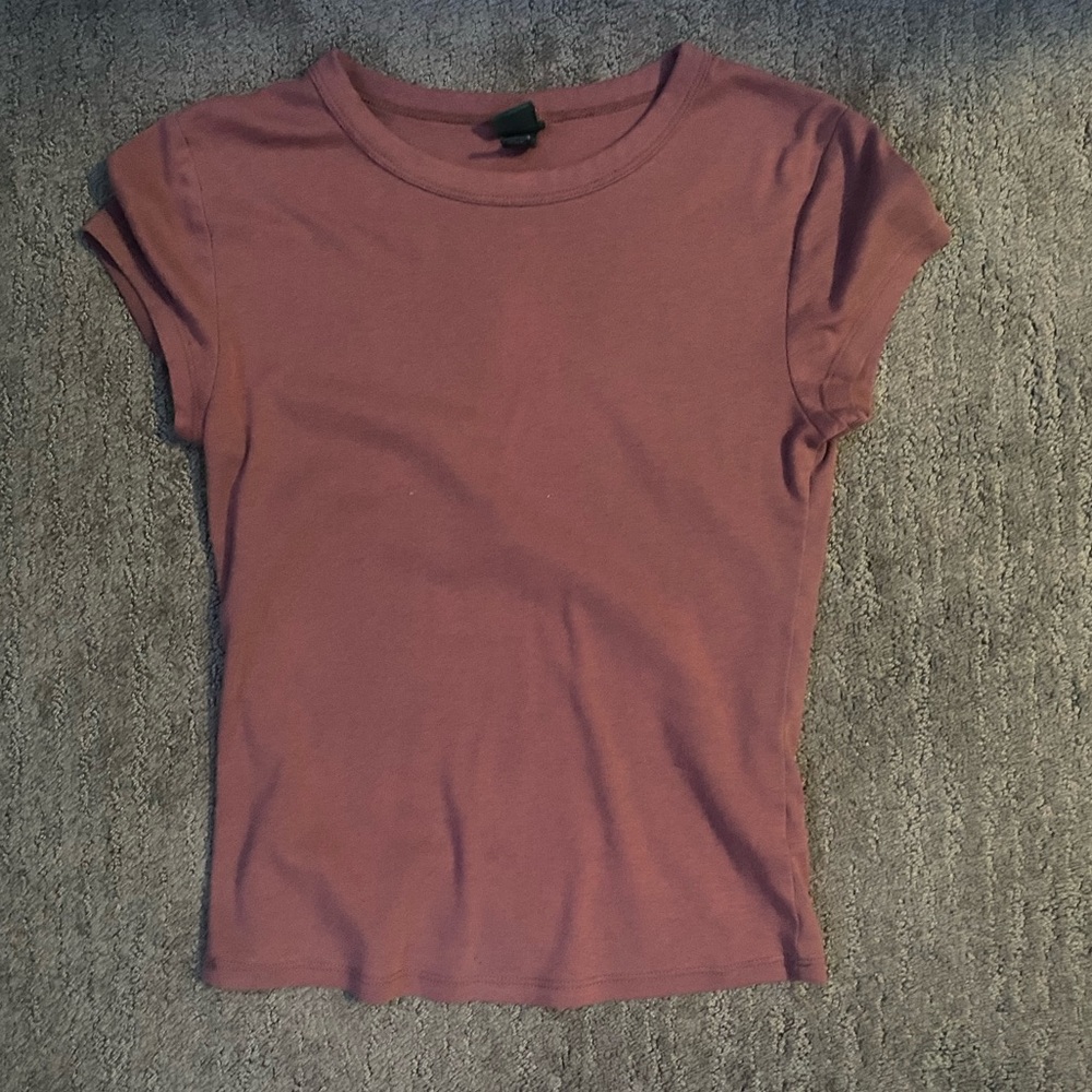 Plain fitting tee shirt in really good shape